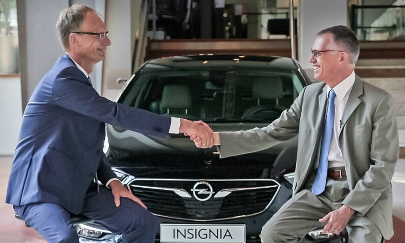 CEO-ul Opel, Michael Lohscheller, și CEO-ul Grupului PSA, Carlos Tavares