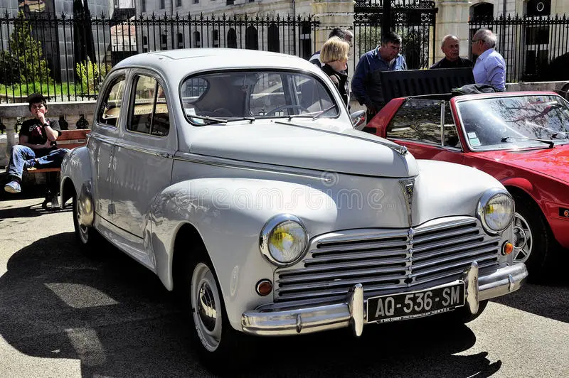Peugeot 203 lansat în 1948