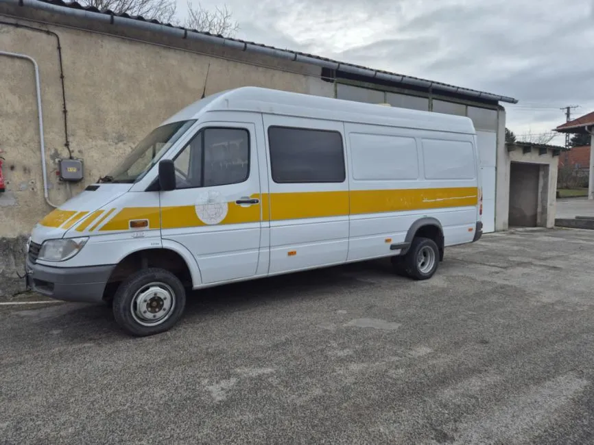 Mercedes-Benz Sprinter 413 4X4 Image 1